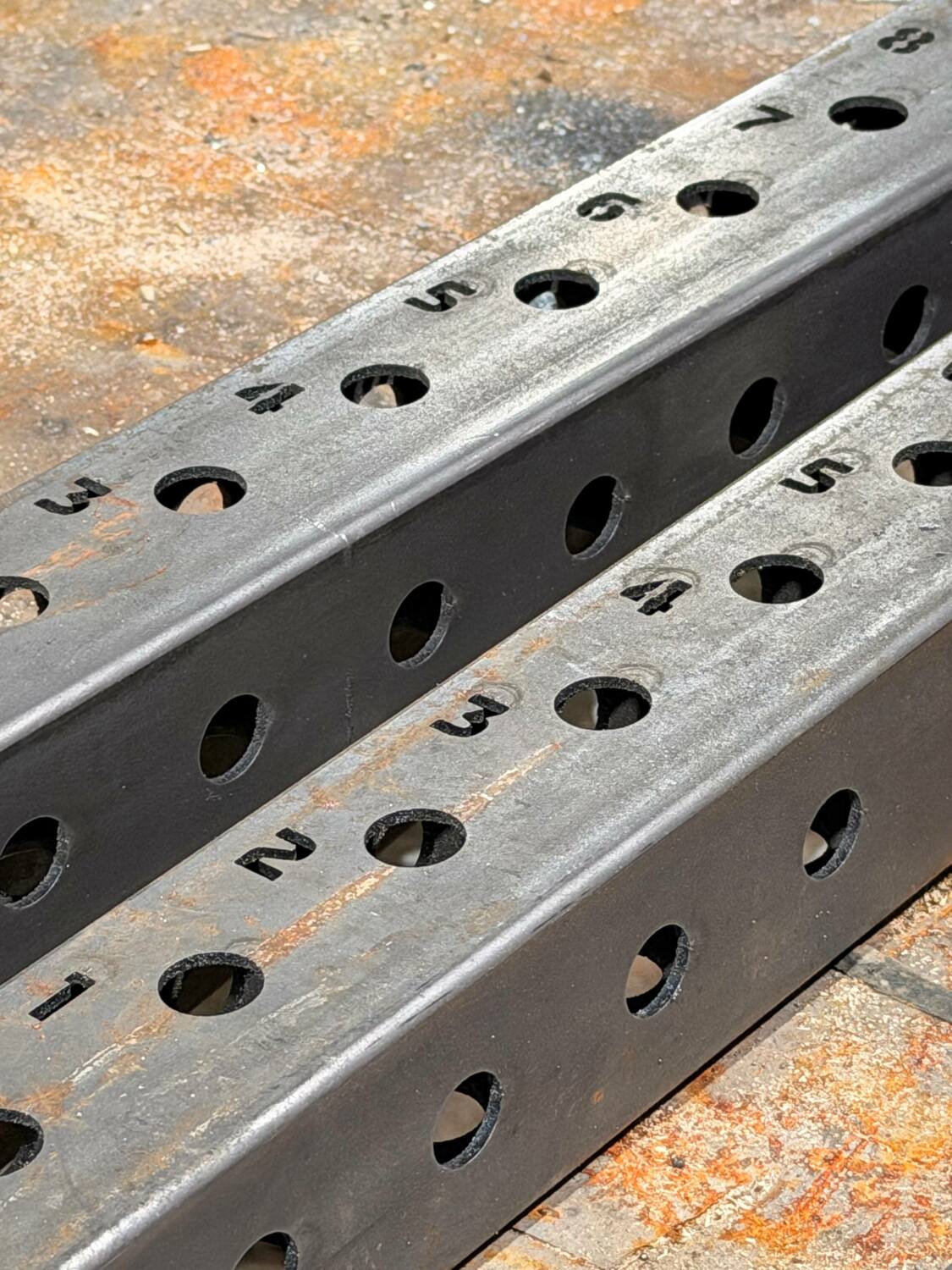 Лазерная резка труб профильных и круглых любая сложность и размеры