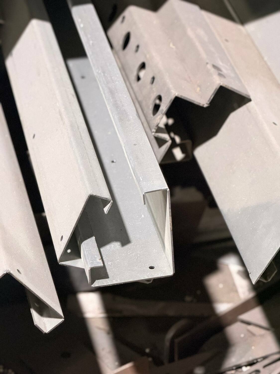 Гибка листового металла. Гнем металла заказчика, а так же из наших материалов