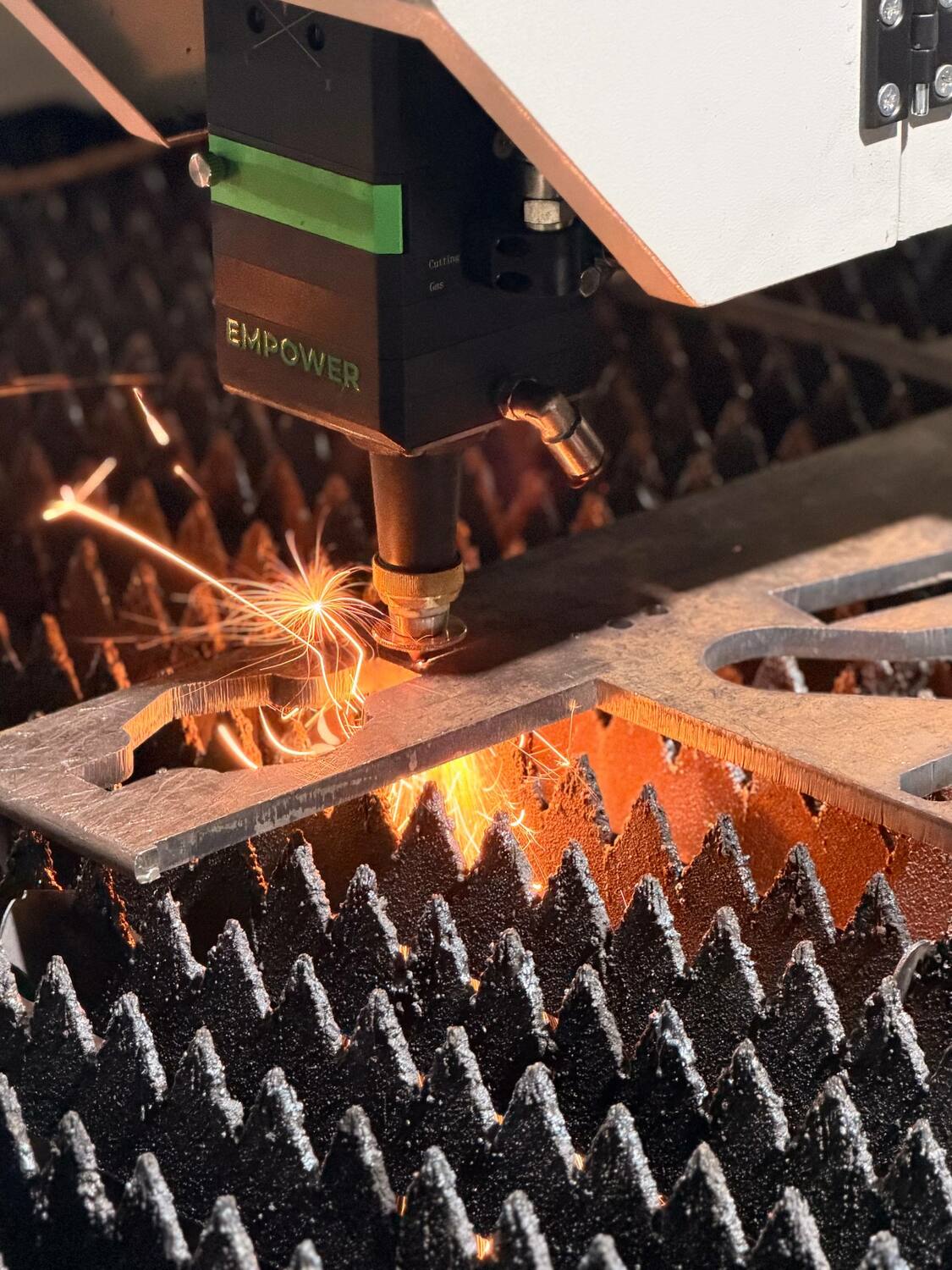 Высокоточная резка листового металла от 0,5 до 12 мм. Разработка макета<br>